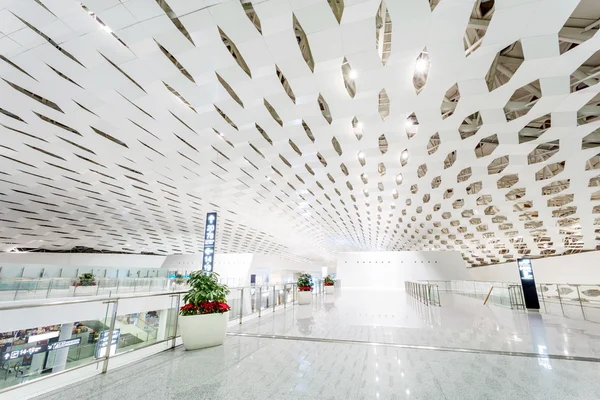 Wnętrze budynku lotniska międzynarodowego — Zdjęcie stockowe