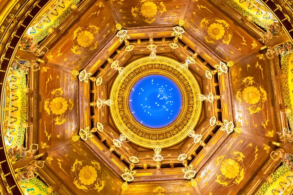 Abstract Ceiling Design in an Oriental Temple — Stock Photo, Image