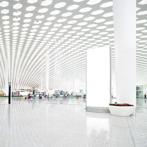 Hallen i modern byggnad — Stockfoto