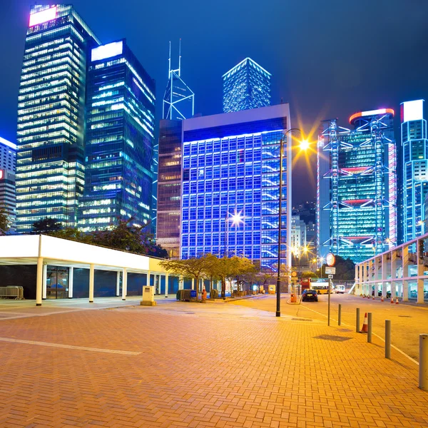 Escena nocturna de la ciudad moderna — Foto de Stock