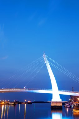 gün batımında Yatlar ile liman 