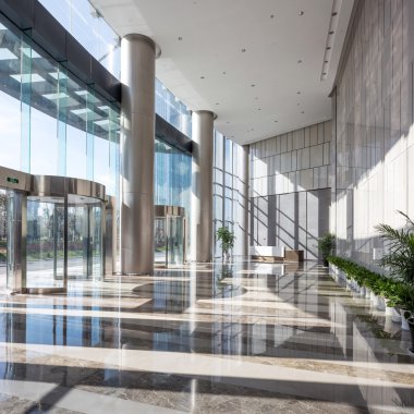 boş salonda modern ofis binası