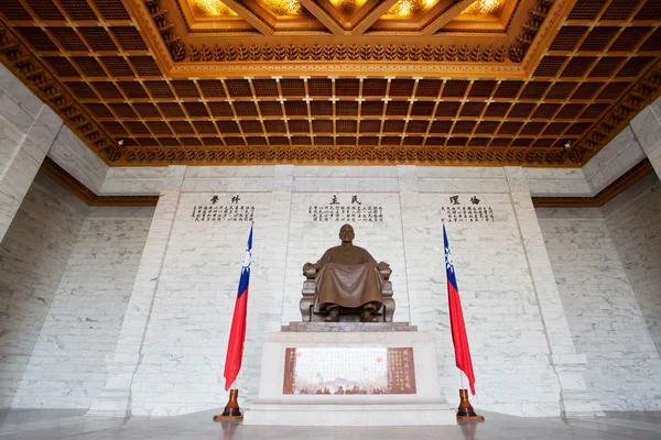 Gran estatua de bronce de Chiang Kai-shek — Foto de Stock