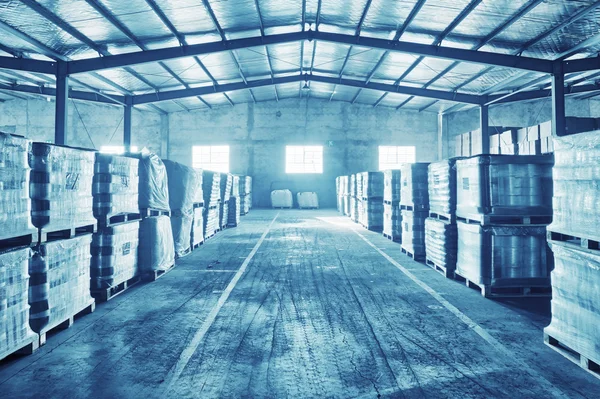 Rows of shelves with boxes in modern warehouse — Stock Photo, Image