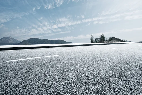 Asfalto camino al horizonte — Foto de Stock