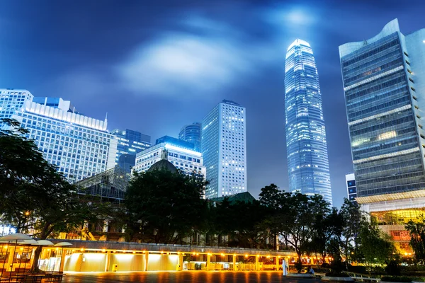 Moderne Stadt in der Nacht — Stockfoto