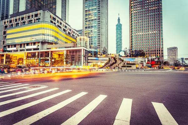 Avenue in modern city — Stock Photo, Image