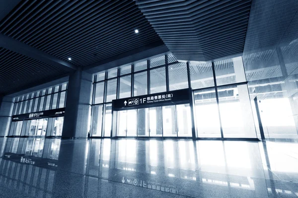 Entrada de la estación de tren moderna — Foto de Stock