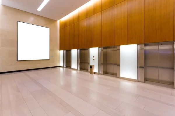 Leere Flure im modernen Bürogebäude — Stockfoto