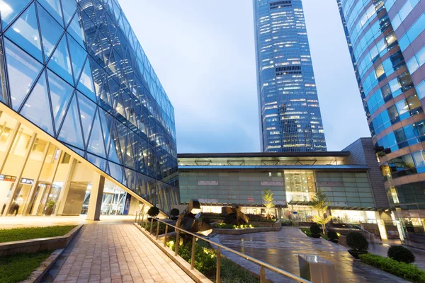 Droga do nowoczesnego budynku w hong Kongu — Zdjęcie stockowe