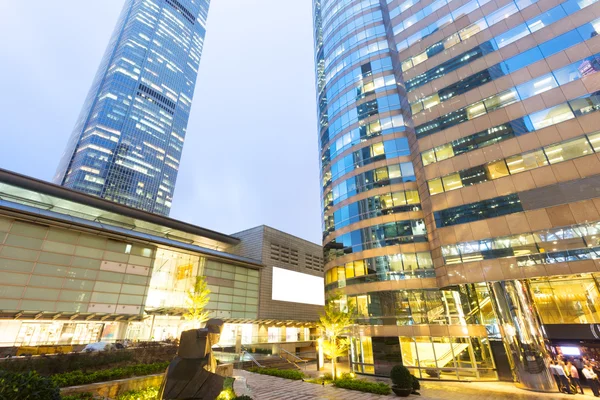 The pathway to modern building in Hong Kong — Stock Photo, Image