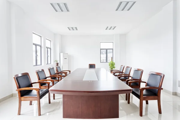 Бізнес-зала засідань в офісі — стокове фото