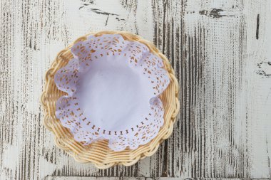 plaka üzerinde ahşap tablo