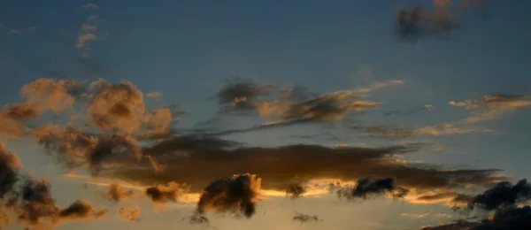 Incredibile panorama del cielo serale — Foto Stock