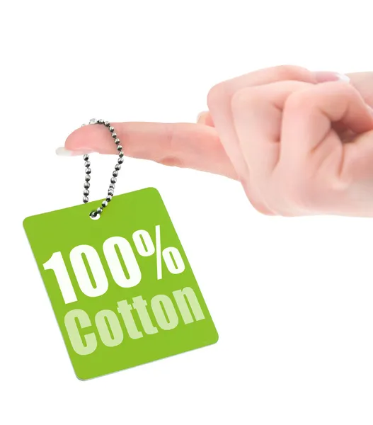 Mano femenina mostrando cien por ciento etiqueta de algodón —  Fotos de Stock