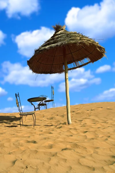 Área relaxante no deserto de areia — Fotografia de Stock