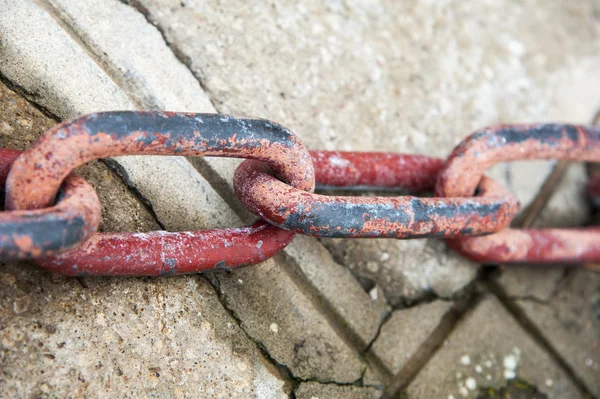 Rusty red chain — Stock Photo, Image