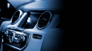 Siyah kopyalama alanı olan bir araba havalandırma sistemini kapat