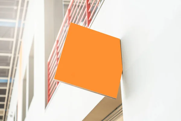 Mockup Van Een Oranje Winkelbord — Stockfoto