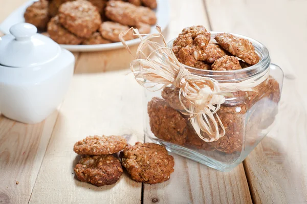 Olla llena de galletas muesli saludables — Foto de Stock