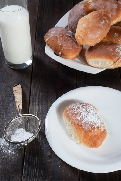 Pão doce com geléia de mirtilos — Fotografia de Stock