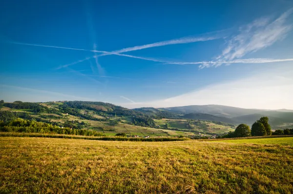 Paisaje de hermoso amanecer en las montañas — Foto de Stock