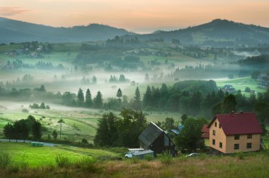 dağlar peyzaj manzaralı puslu sabah
