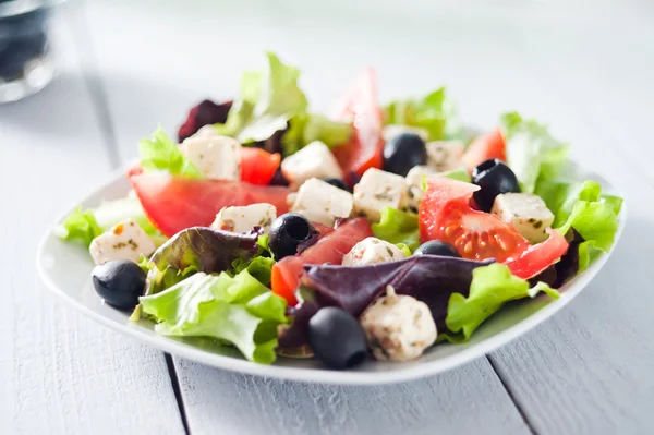 Diyet ve sağlıklı Akdeniz salatası