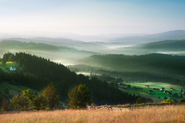 dağlar peyzaj manzaralı puslu sabah