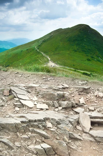 Wanderweg in der Berglandschaft — Stockfoto