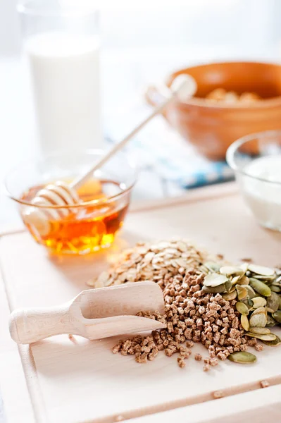 Fitness sağlıklı müsli ve tohum ile Kahvaltı