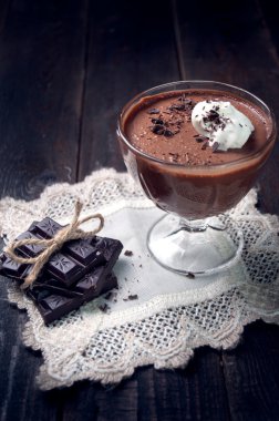 narin ve koyu çikolata mousse