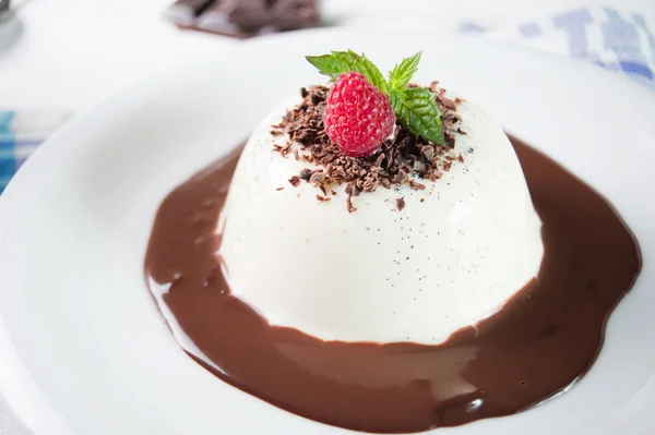 Dessert traditionnel italien panna cotta — Photo