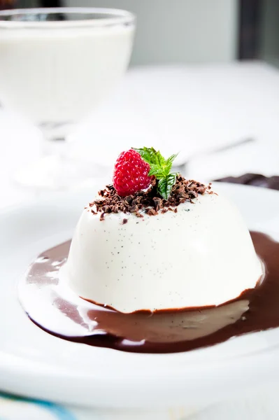 Dessert traditionnel italien panna cotta — Photo