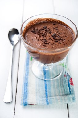 narin ve koyu çikolata mousse