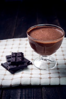 narin ve koyu çikolata mousse