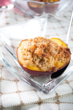 Kızarmış badem özü kurabiye tatlı şeftali