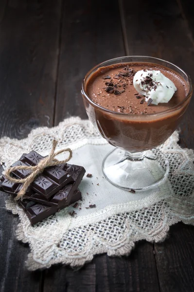 Donkere en delicate chocolade mousse — Stockfoto