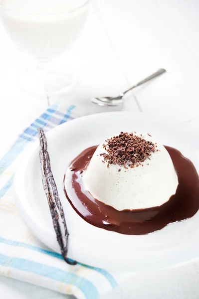 Geleneksel İtalyan tatlı panna cotta — Stok fotoğraf