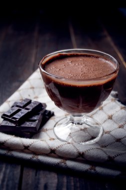 narin ve koyu çikolata mousse