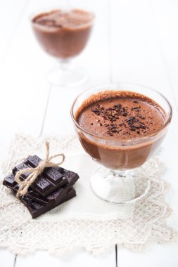 narin ve koyu çikolata mousse