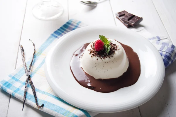 Traditional Italian dessert panna cotta — Stock Photo, Image
