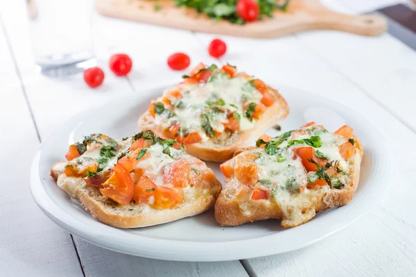 Köstliche Conchiglie-Pasta mit Thunfisch — Stockfoto