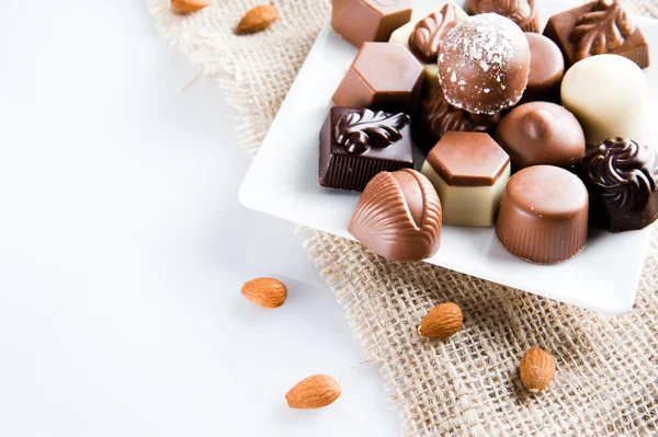 Luxus-Pralinen aus süßer Schokolade — Stockfoto
