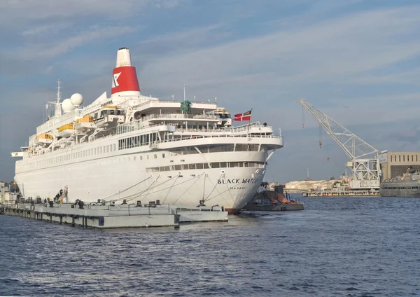cruise liner neva.st petersburg üzerinde
