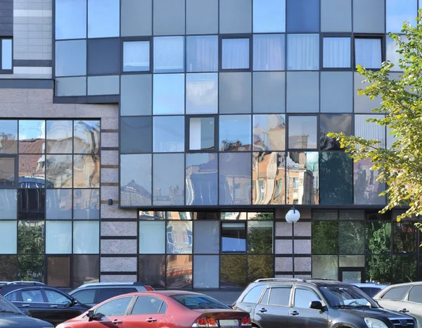 Modernes Bürozentrum in der Altstadt der Stadt — Stockfoto