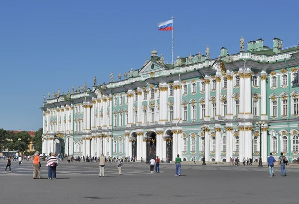 Saray Meydanı sabahı. St. petersburg.
