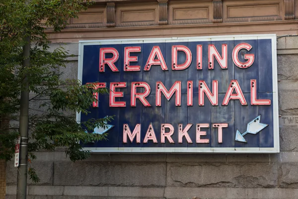 Reading Terminal Market sign, Filadélfia, Pensilvânia — Fotografia de Stock