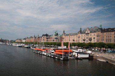 sokak kafeleri boyunca bölmesindeler, stockholm