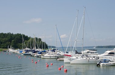 Beyaz yat limanında naantali, Finlandiya